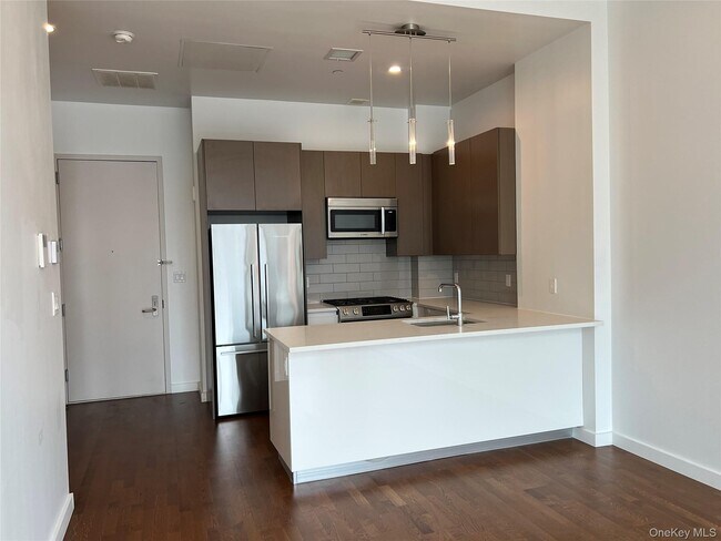 Building Photo - 27-17 42nd Rd