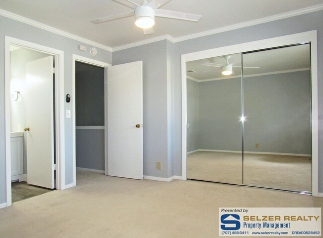 Building Photo - Fully equipped 2 bd. townhome in a super c...