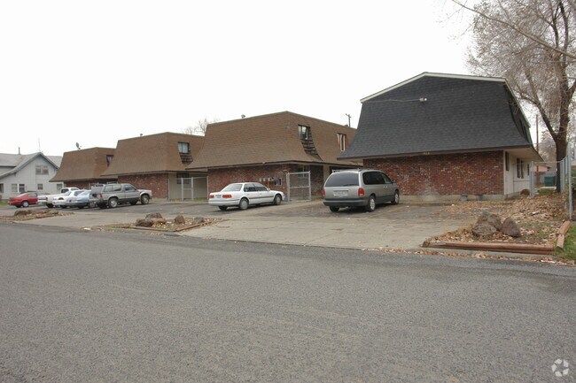 Building Photo - 1402-1408 Roosevelt Ave