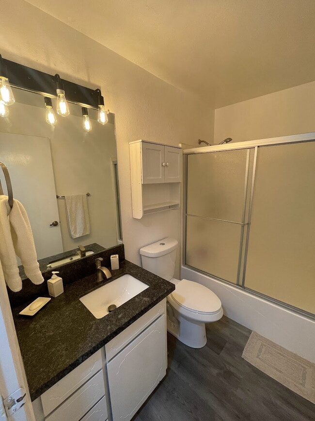 Building Photo - Newly remodeled studio in Lake Tahoe!