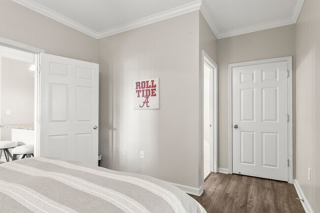 Building Photo - Capstone Quarters 2 BR/2 BA 2nd Floor Available