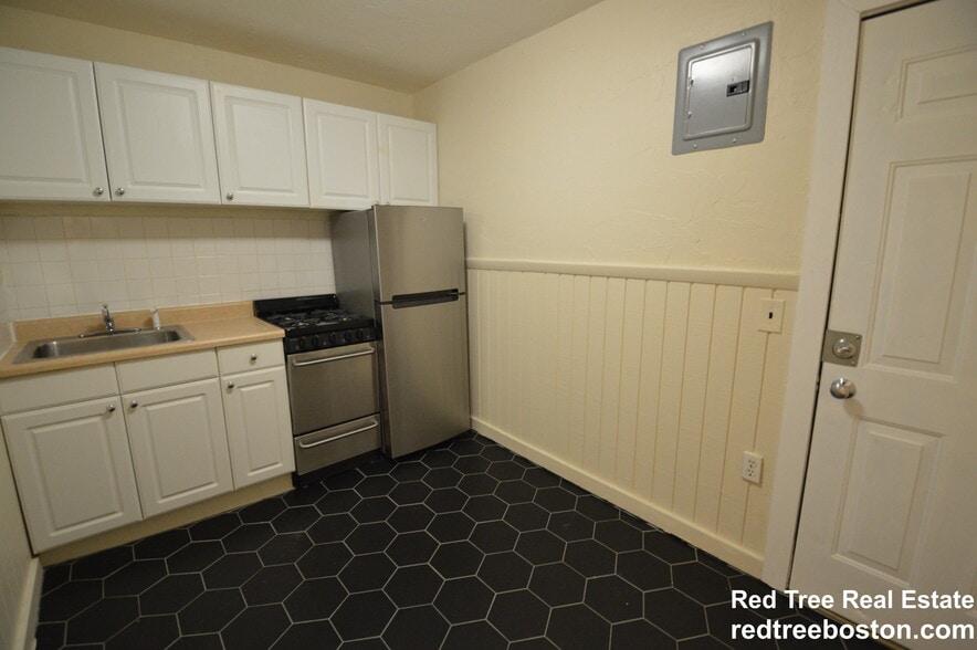 Building Photo - 303 Hancock St