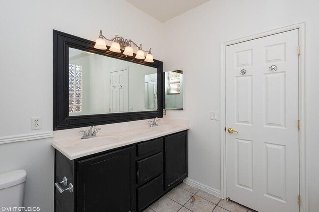 Building Photo - Great 3 bed 2 bath in Coral Canyon-Pet Fri...