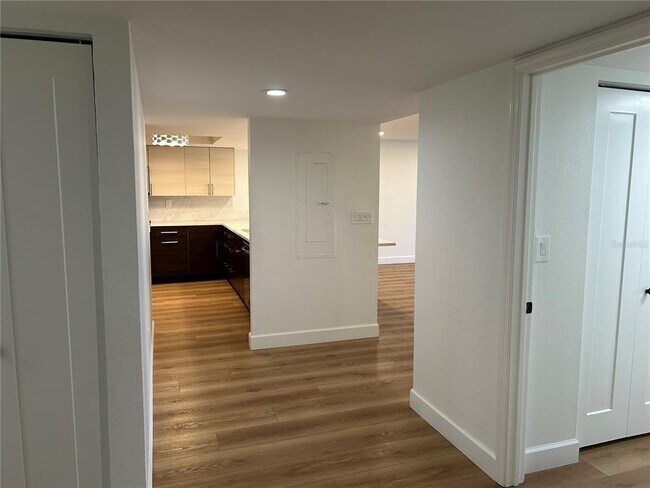 Building Photo - 6260 Kipps Colony Ct S