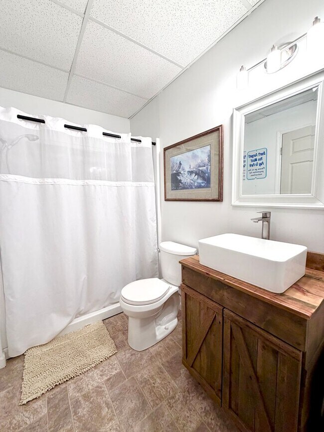 Building Photo - 320 Cottonwood Ct