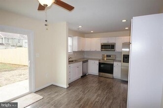 Building Photo - 1656 Woodtree Ct E