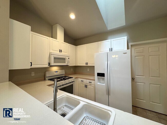 Building Photo - Beautiful 3 Bedroom Condo in Renton, WA!