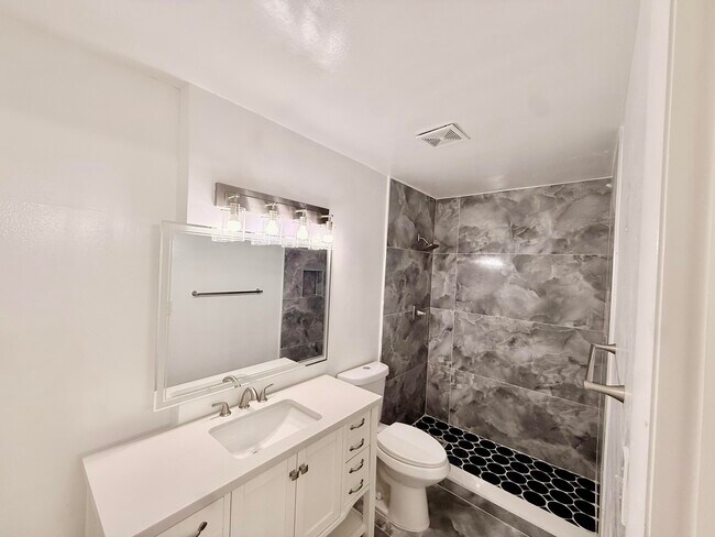 Building Photo - 4115 NW 88th Ave