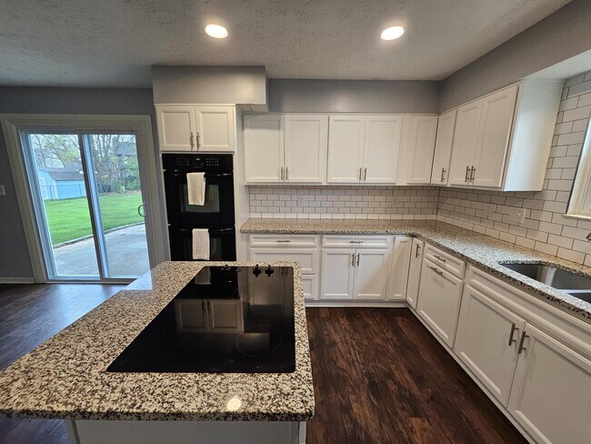 Building Photo - 7645 Bayridge Dr