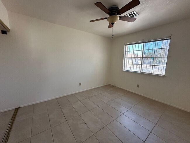 Building Photo - Great location. 4 bedroom single story Las Vegas home for rent.