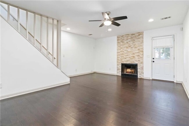 Building Photo - 1587 Springleaf Point SE
