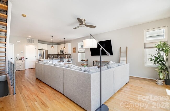 Building Photo - 925 Westbrook Dr