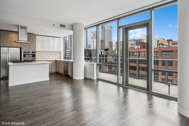 Building Photo - 640 N Wells St