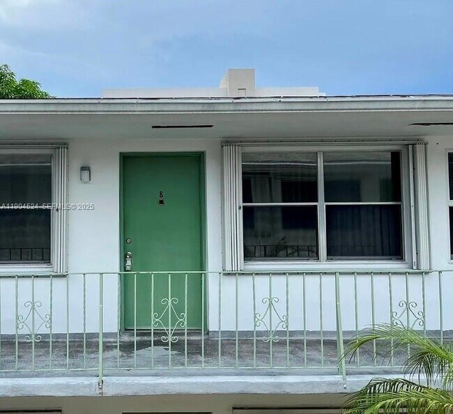 Building Photo - 1824 Monroe St