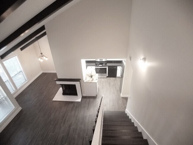 Building Photo - Stunning All Upgraded 2/2 Condo x Rent @ Winter Park Village next to Full Sail !