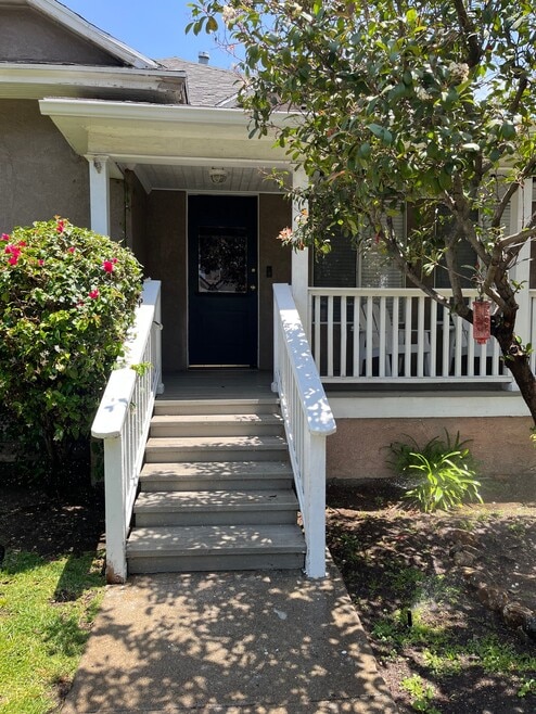 Building Photo - 428 Cypress Ave