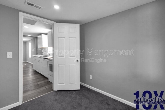 Building Photo - 2767 Hiawatha St