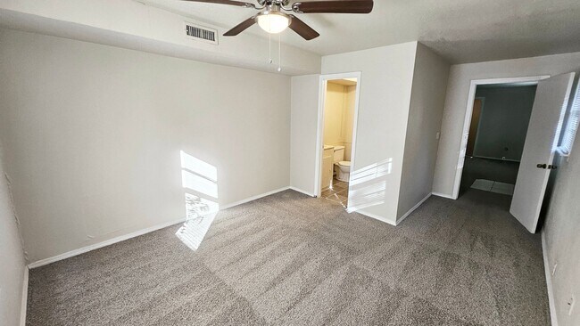 Building Photo - Warr Acres- 3 Bed/1 Bath