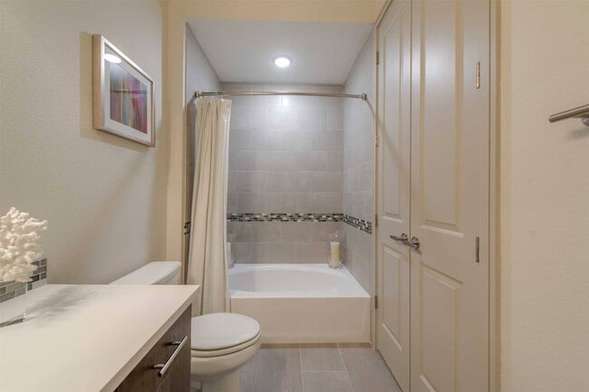 Building Photo - 1800 St Joseph Pkwy