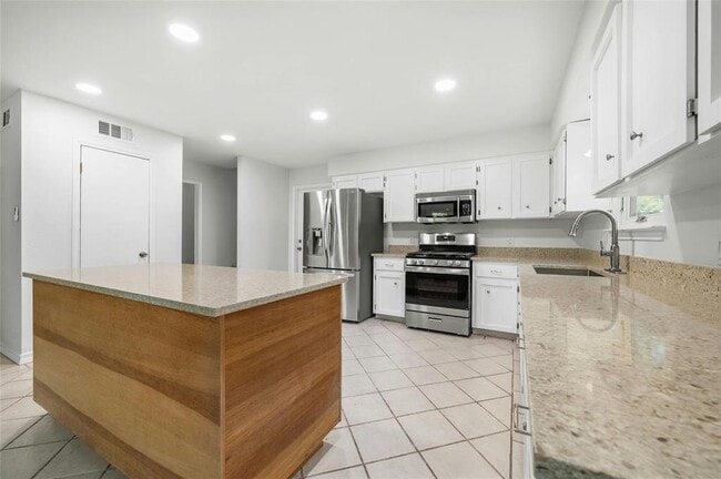 Building Photo - 10255 Missel Thrush Dr