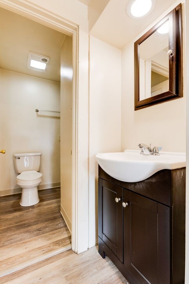 Building Photo - 19 - 709-711 Industry