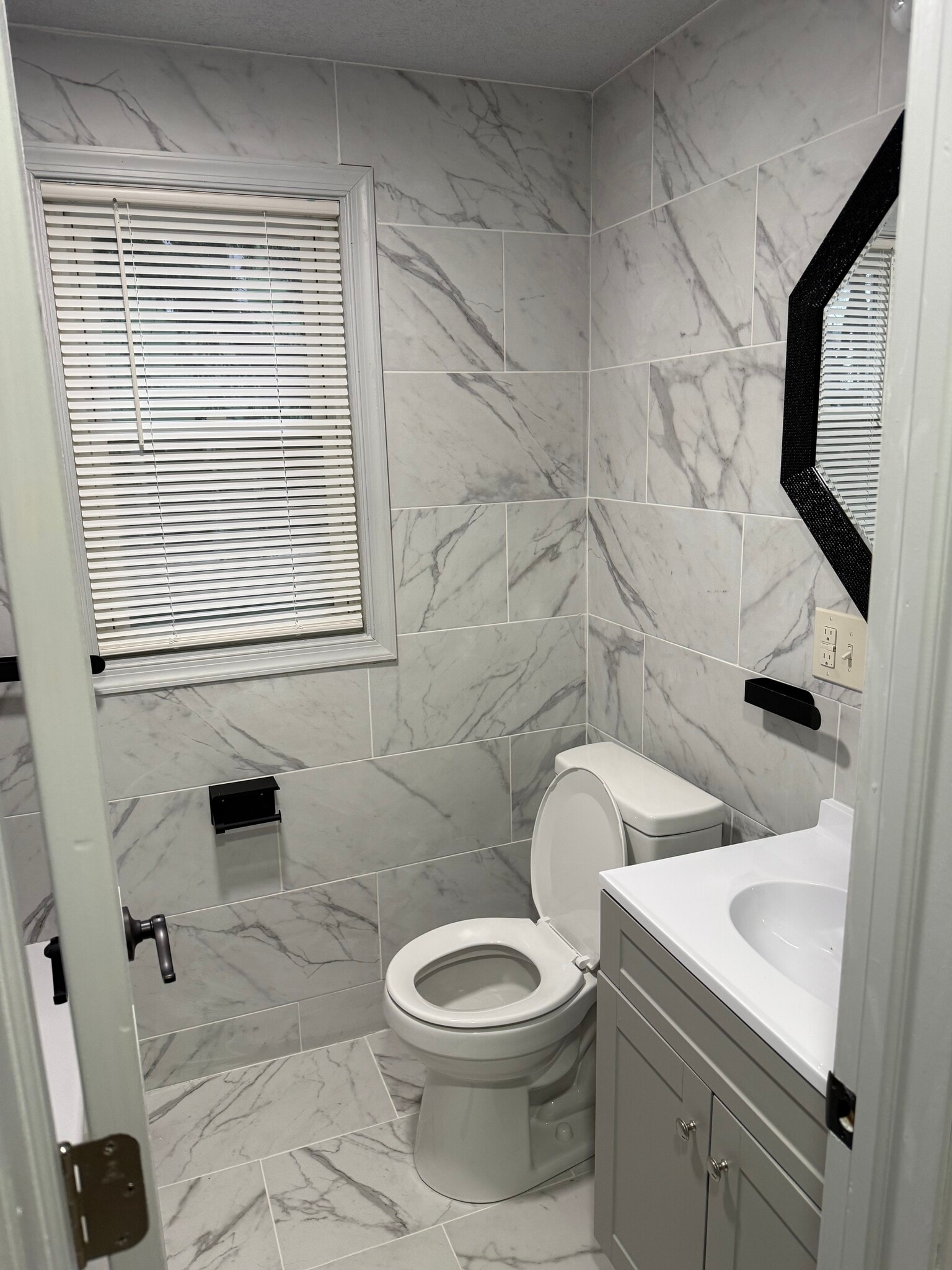 Building Photo - 613 Kirkland St