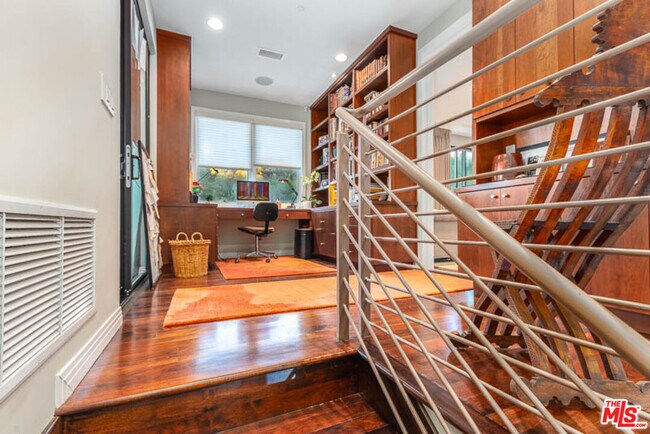 Building Photo - 8573 Appian Way