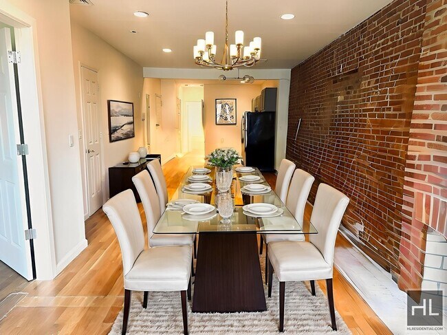 Building Photo - Enormous Floor Through 3 Bed/1.5 Bath in C...