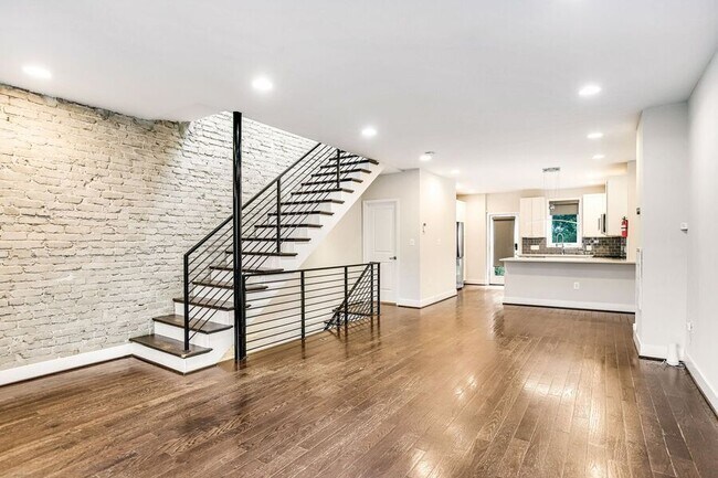 Building Photo - 620 Farragut St NW