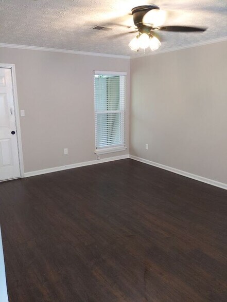 Building Photo - 155 Chesapeake Dr