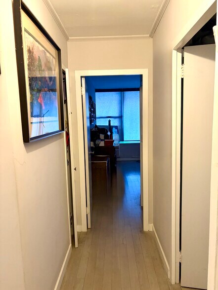 Building Photo - 129 E Bellevue Pl