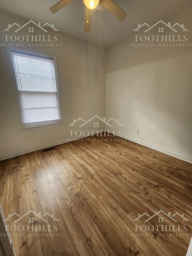 Building Photo - 1012 Johns Ave