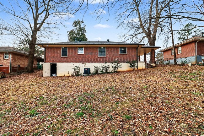 Building Photo - $1,595/month | 3 Bed | 2 Bath | Single-Level Ranch