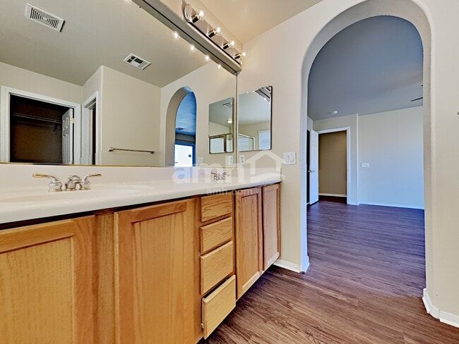 Building Photo - 520 Moses Lake Ct