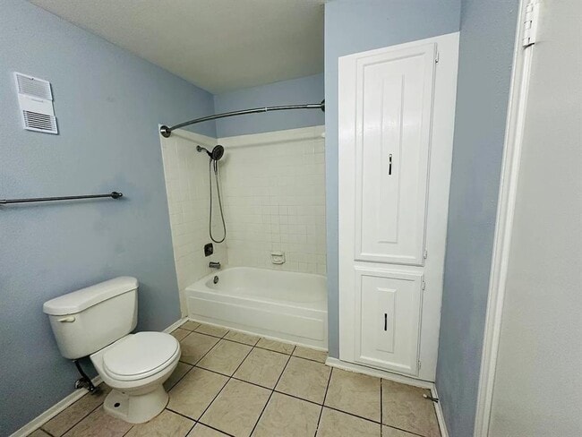 Building Photo - 9505 Fondren Rd