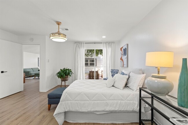 Building Photo - 2019 Wilcrest Dr