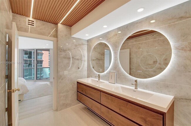 Building Photo - 3370 Hidden Bay Dr