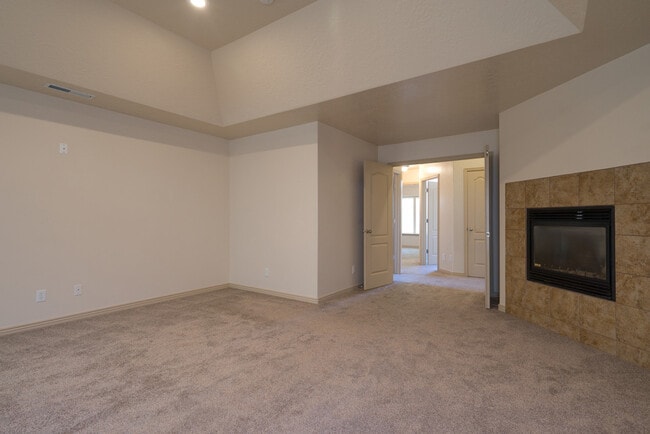 Building Photo - 4 Bedroom in The Knolls at Little Valley