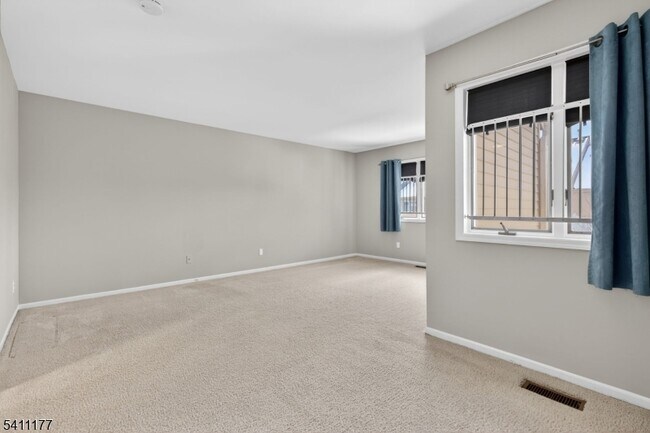 Building Photo - 140 Kingston Ct