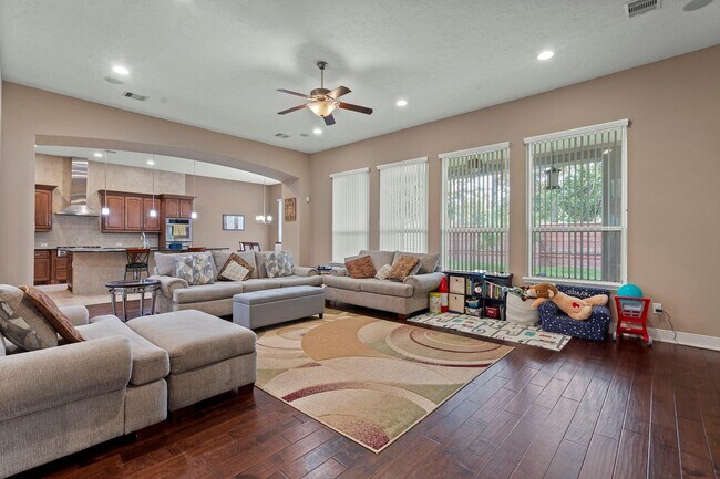 Building Photo - 10602 Comeaux Ln