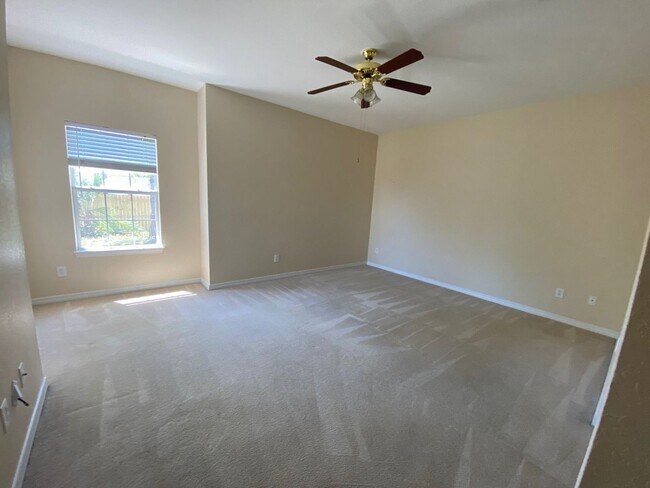 Building Photo - Expansive Home in the Desirable "The Hammo...