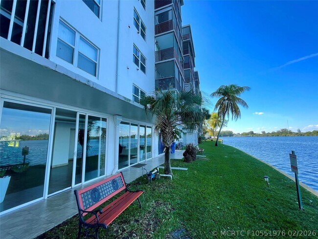 Building Photo - 1175 NE Miami Gardens Dr