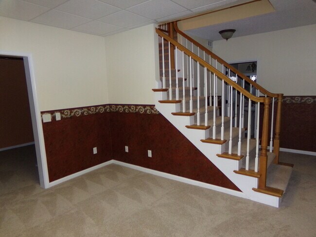 Building Photo - Beautiful 3 Bed 3.5 Bath Xenia Home!