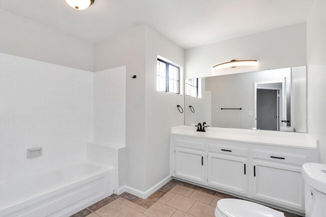 Building Photo - 4718 E Alamos Ave
