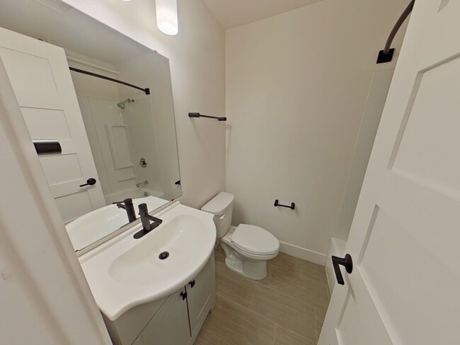 Building Photo - 685-695 East 16th Alley