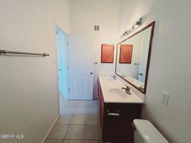 Building Photo - 7219 Oval Rock Dr