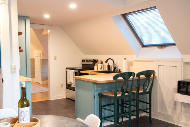 Building Photo - 36 Irving St