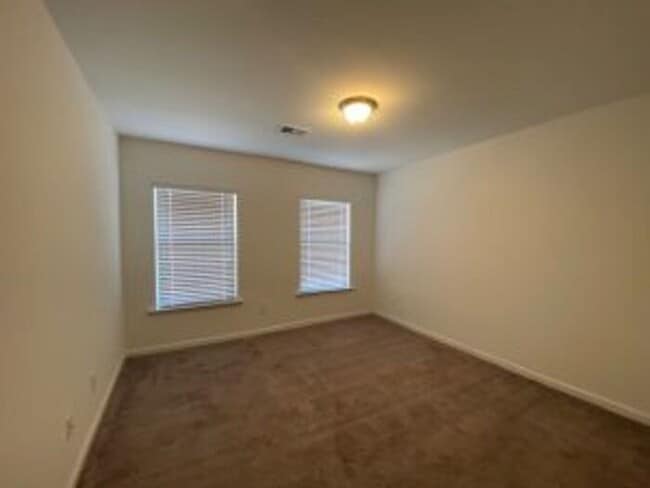 Building Photo - Pleasant Springs