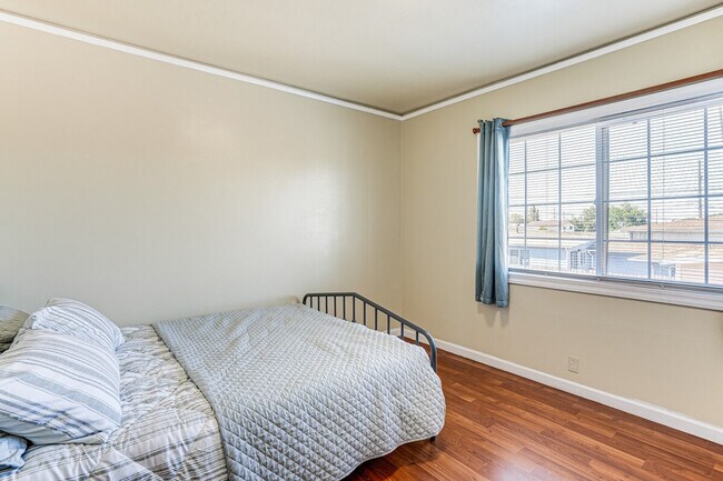 Building Photo - 1216 84th Ave