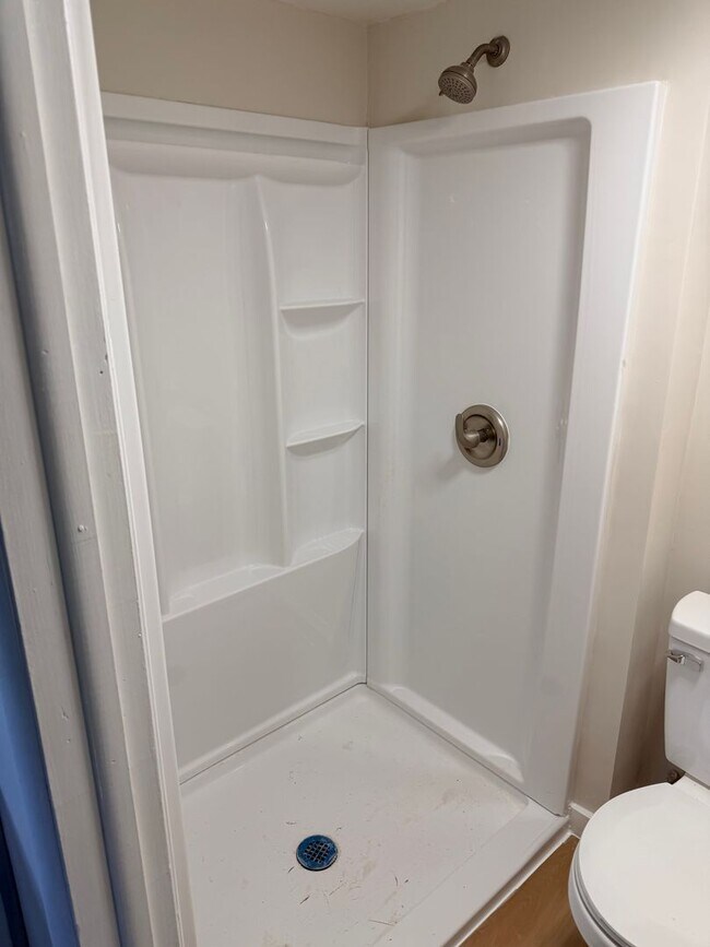 Building Photo - 1926 Shore Rd